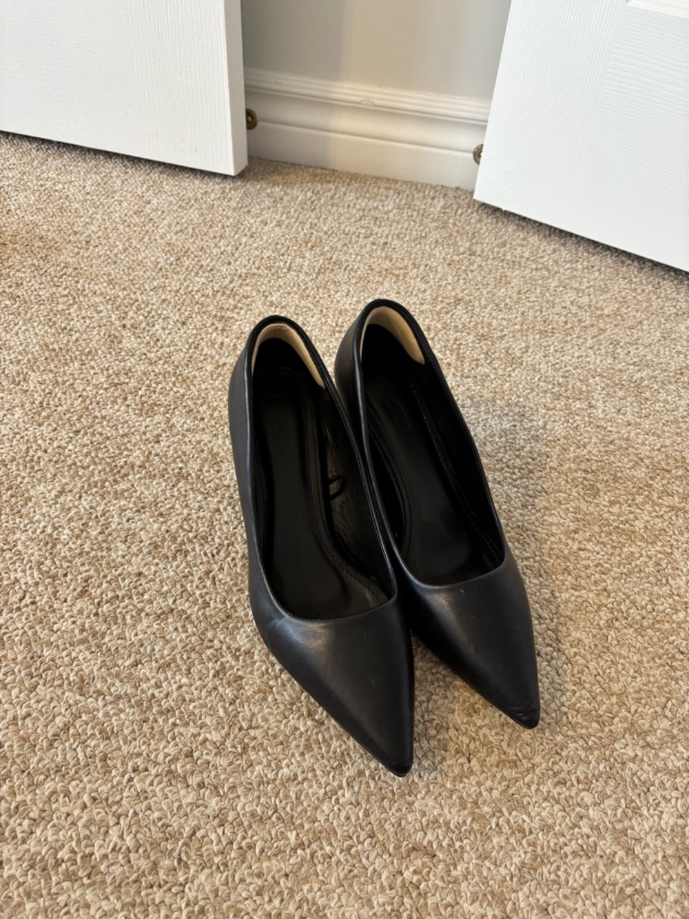 Classic Black Pointed-Toe Women's Pumps